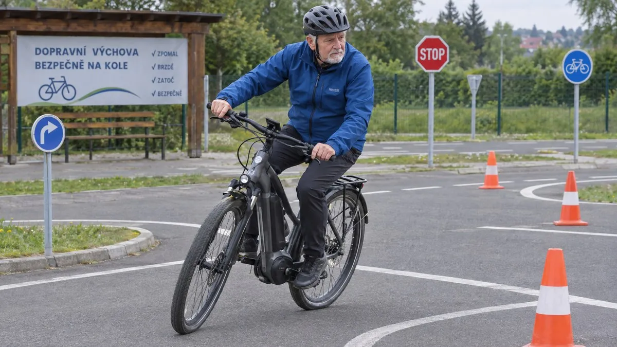 Ilustrační foto: Elektrokolo není pro seniory bez rizika. Rozhoduje trénink a přilba