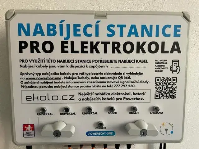 Obec Domažlice — nabíjecí stanice elektrokol, Domažlice (foto 3)