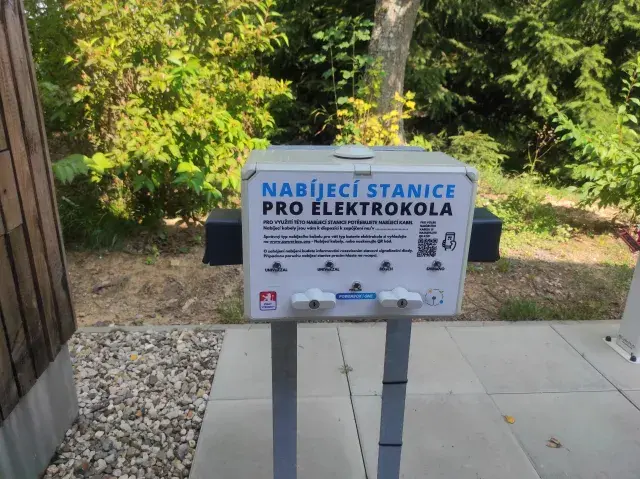 Návštěvnické centrum — nabíjecí stanice elektrokol (foto 1)