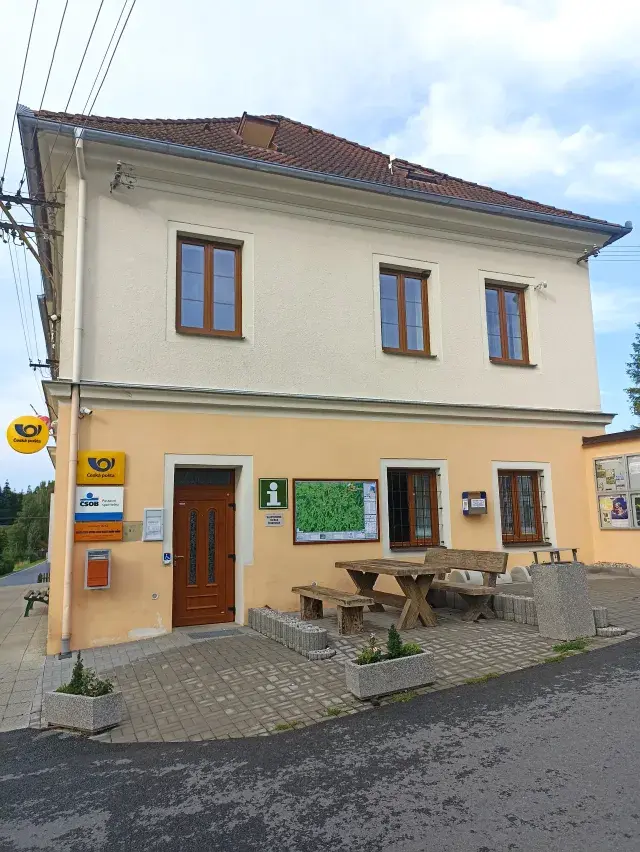 Úřad městyse Žinkovy — nabíjecí stanice elektrokol, Žinkovy (foto 4)