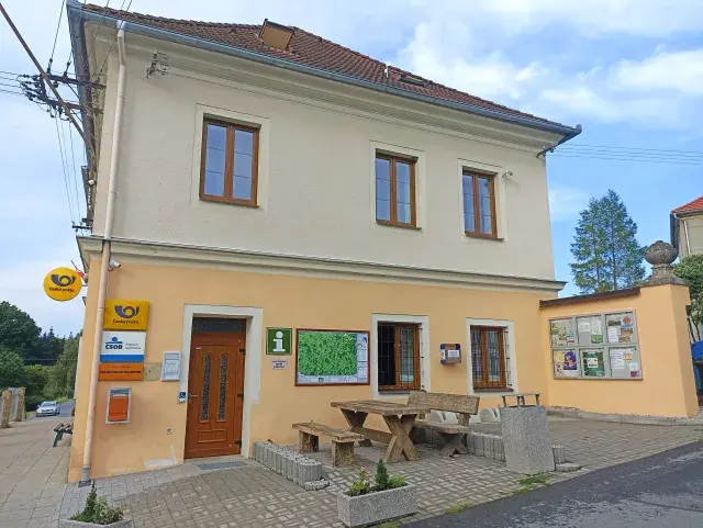 Úřad městyse Žinkovy — nabíjecí stanice elektrokol, Žinkovy (foto 3)