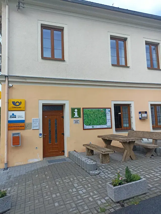 Úřad městyse Žinkovy — nabíjecí stanice elektrokol, Žinkovy (foto 2)