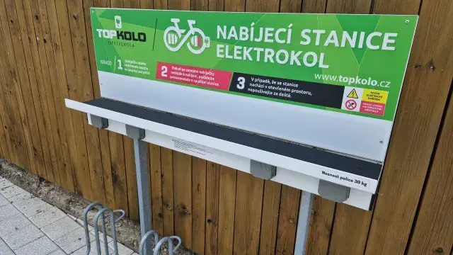 Bohuslavice obecní úřad — nabíjecí stanice elektrokol (foto 1)