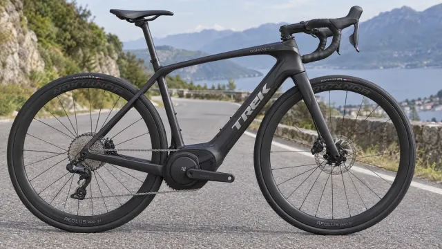 Ilustrační foto: Trek zmenšil motor a srazil váhu silničního elektrokola na 11 kg