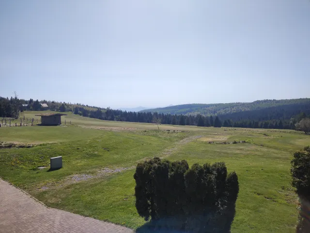 Krušnohorský Dvůr — nabíjecí stanice elektrokol, Dubí (foto 2)