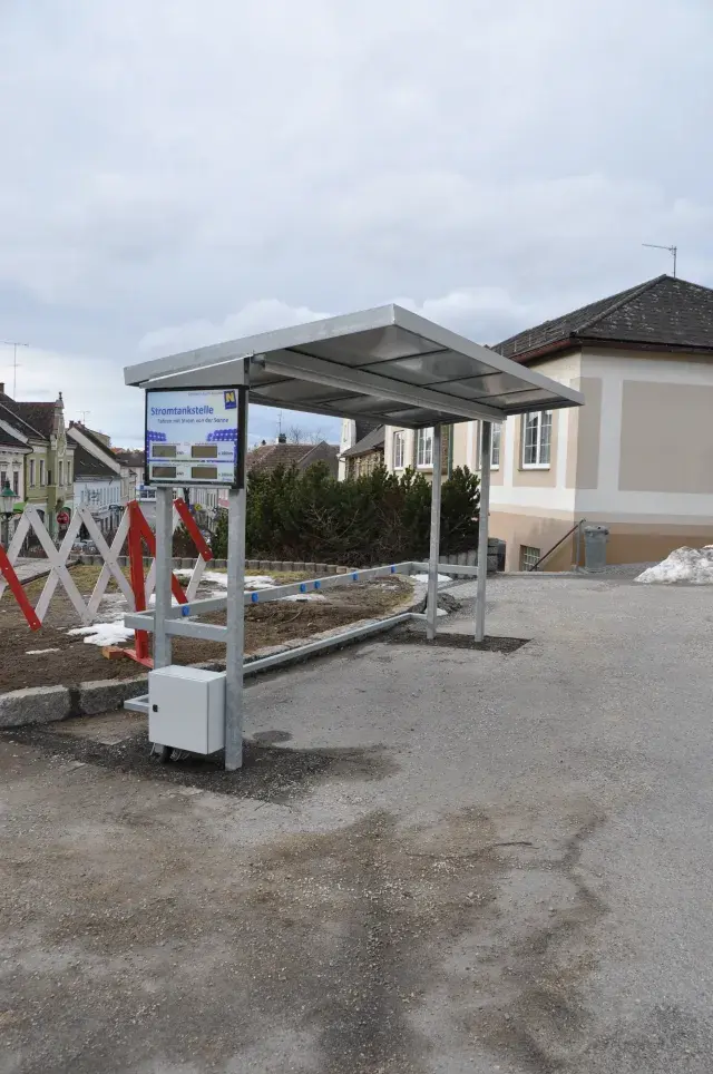 Hauptstrasse Allentsteig — nabíjecí stanice elektrokol (foto 2)