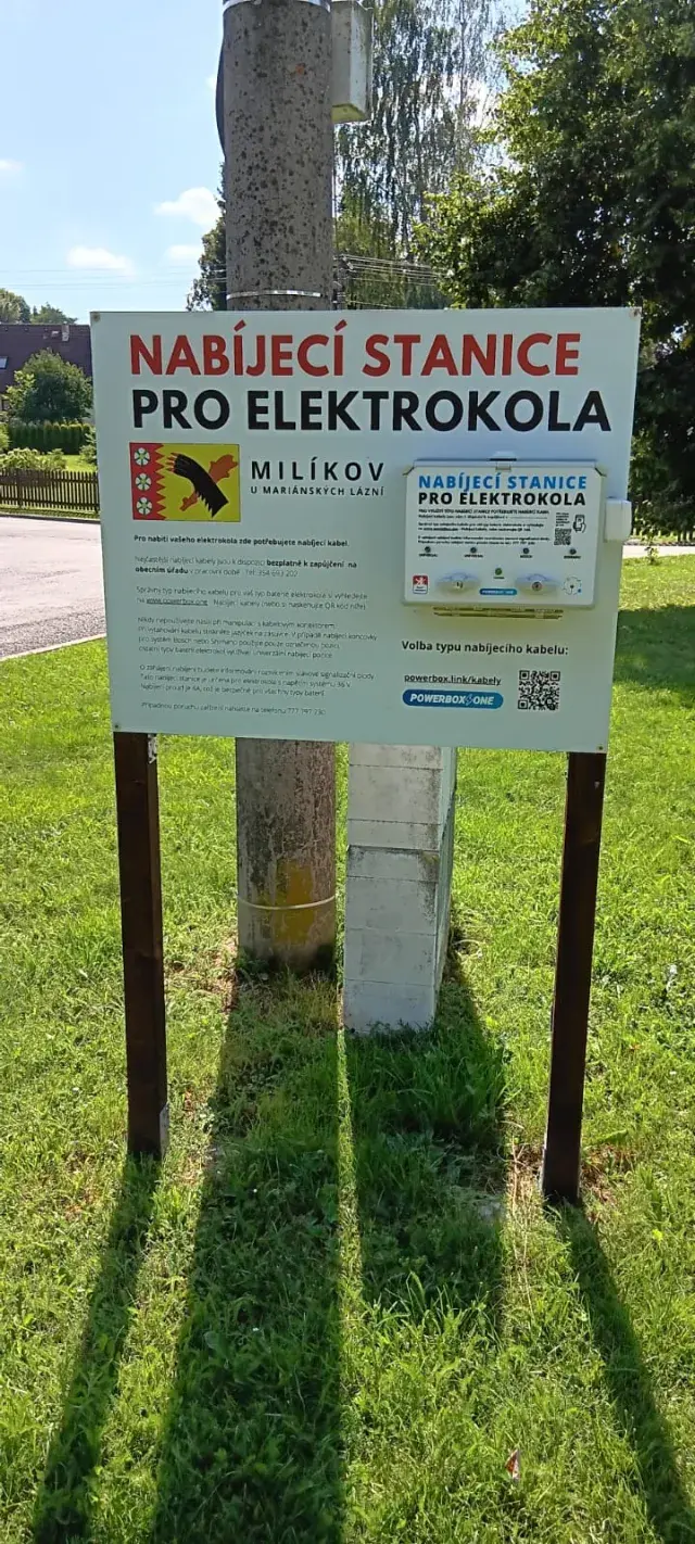 Obec Milíkov — nabíjecí stanice elektrokol, Milíkov (foto 1)