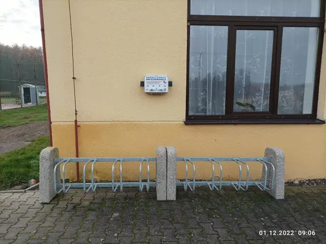 Hospoda Slavhostice — nabíjecí stanice elektrokol, Slavhostice (foto 1)