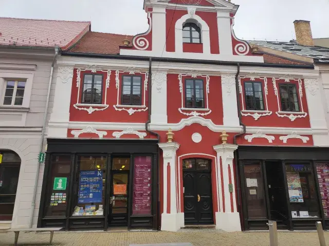Školní — nabíjecí stanice elektrokol, Kadaň (foto 1)