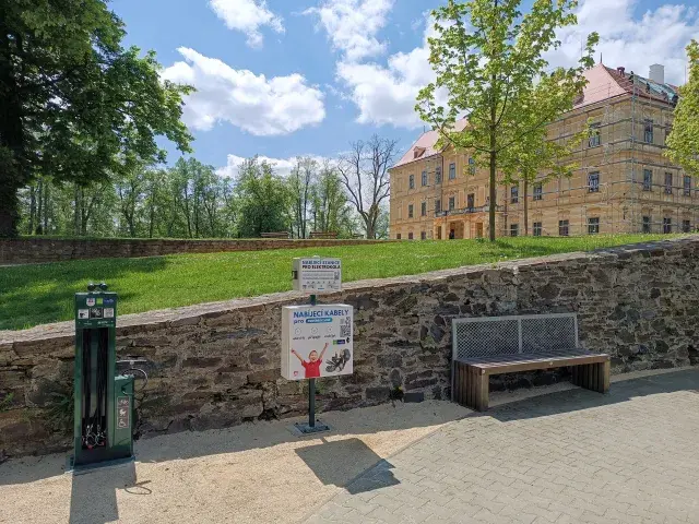 Turistické informační centrum — nabíjecí stanice elektrokol, Jemnice (foto 1)