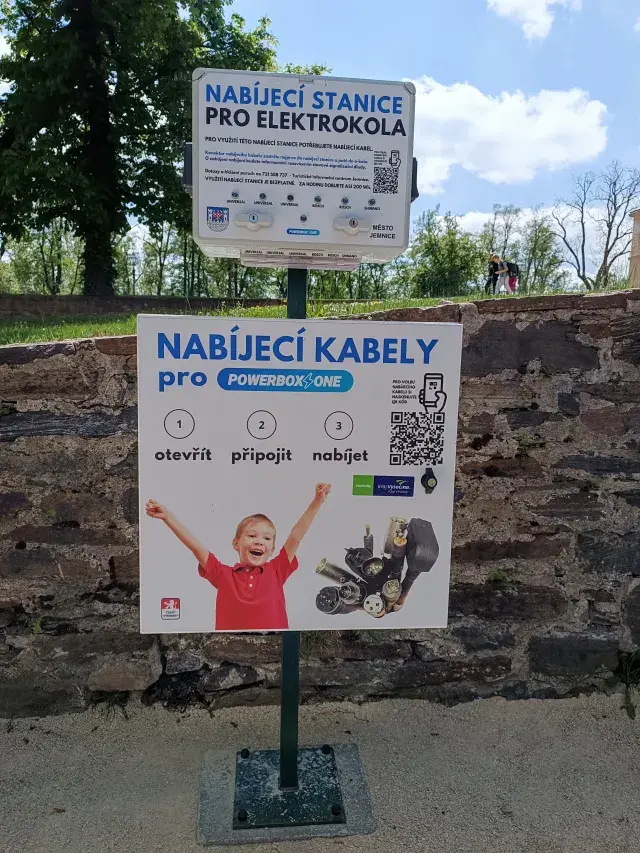 Turistické informační centrum — nabíjecí stanice elektrokol, Jemnice (foto 2)