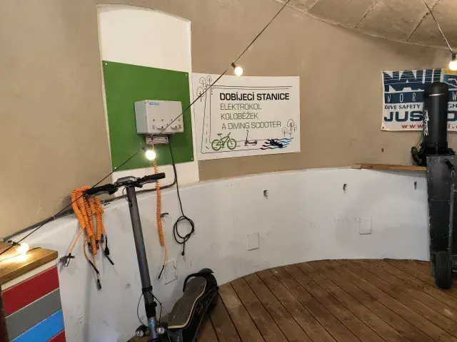 Restaurace U Piráta — nabíjecí stanice elektrokol, Jičín (foto 1)