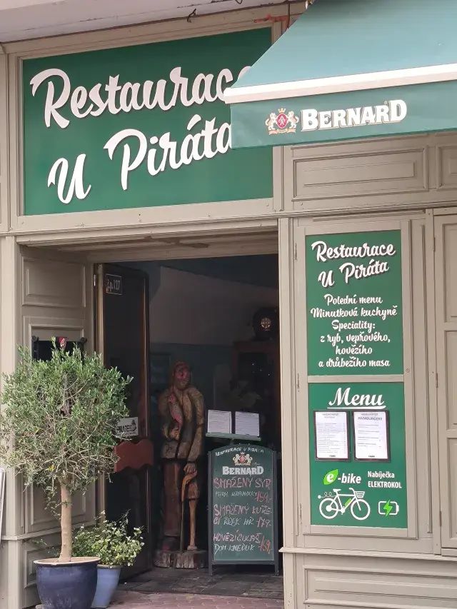 Restaurace U Piráta — nabíjecí stanice elektrokol, Jičín (foto 2)