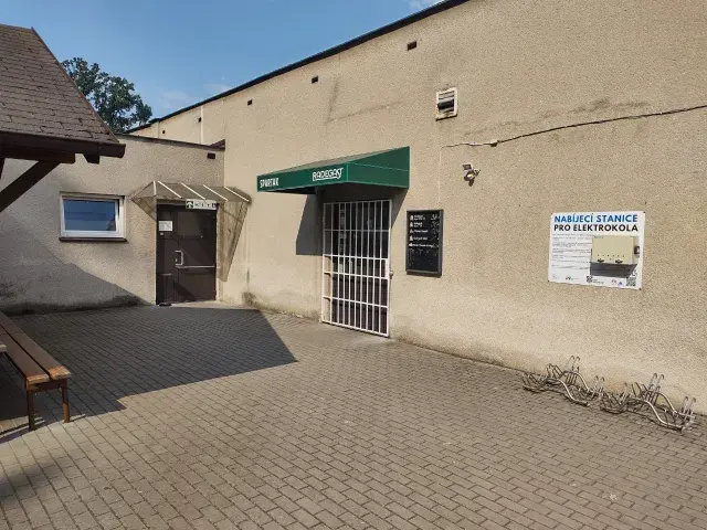 Areál Spartak Chuchelná — nabíjecí stanice elektrokol, Chuchelná (foto 2)