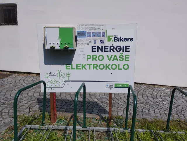 Městské muzeum — nabíjecí stanice elektrokol, Letohrad (foto 2)