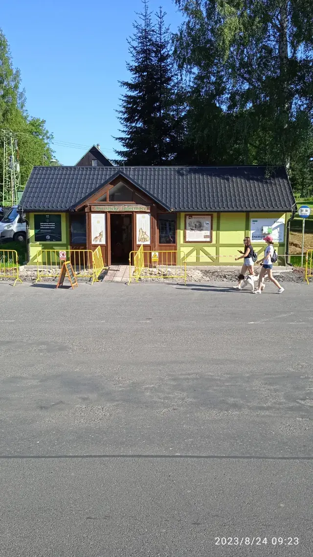 Turistické informační centrum — nabíjecí stanice elektrokol, Dolní Chřibská (foto 2)