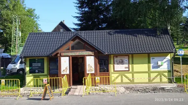 Turistické informační centrum — nabíjecí stanice elektrokol, Dolní Chřibská (foto 1)
