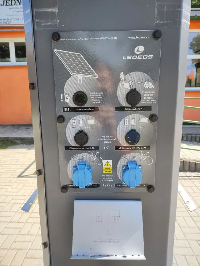Nabíjecí stanice Loučeň — nabíjecí stanice elektrokol, Loučeň (foto 3)