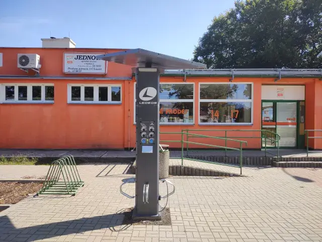 Nabíjecí stanice Loučeň — nabíjecí stanice elektrokol, Loučeň (foto 2)