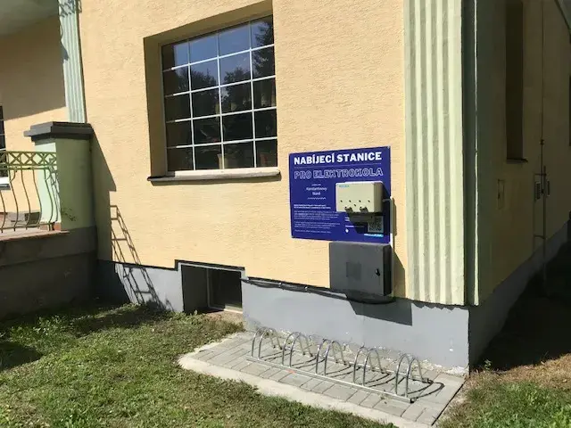 Hotel Jirásek — nabíjecí stanice elektrokol, Konstantinovy Lázně (foto 1)