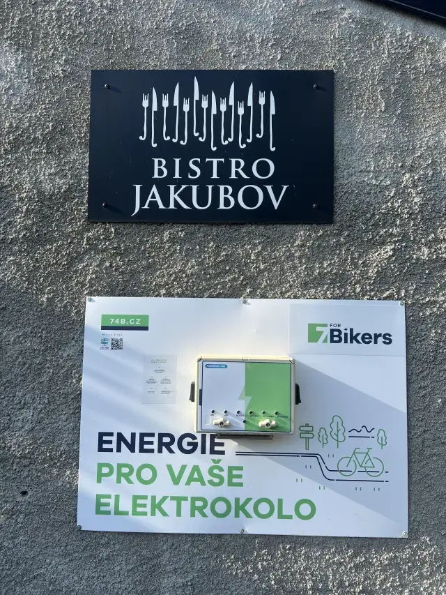 Statek Jakubov — nabíjecí stanice elektrokol, Vojkovice (foto 1)