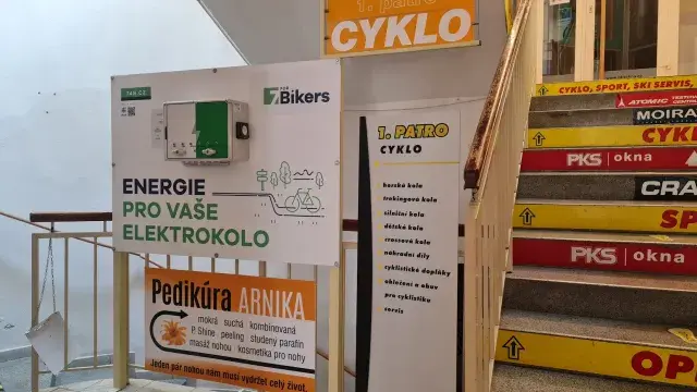 Cyklo Stratílek — nabíjecí stanice elektrokol, Litomyšl (foto 1)
