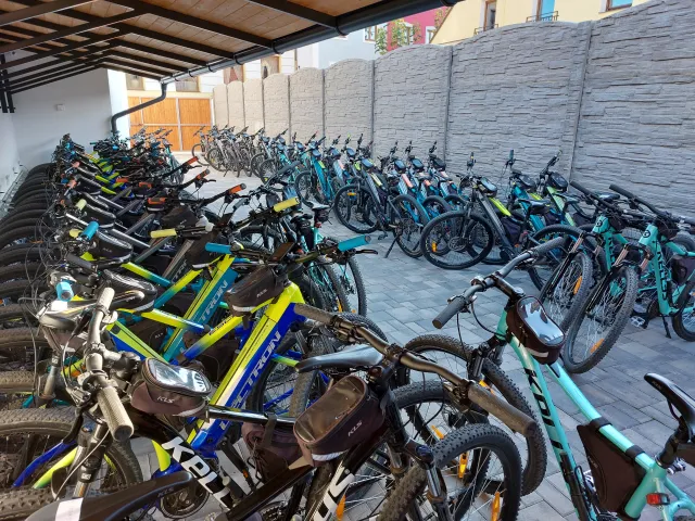 Mikolovna - Půjčovna elektrokol & kol — nabíjecí stanice elektrokol, Mikulov (foto 2)