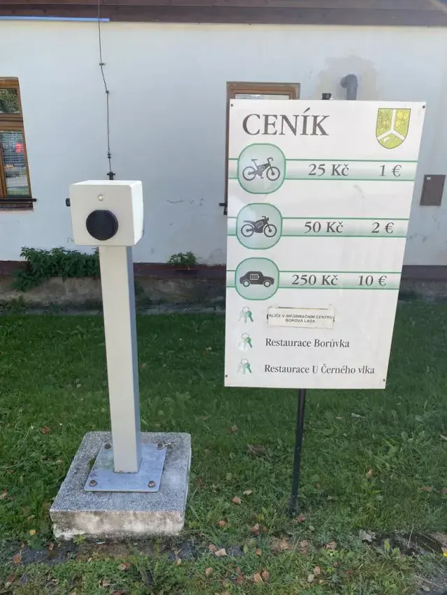 Obec Borová Lada — nabíjecí stanice elektrokol, Borová Lada (foto 1)