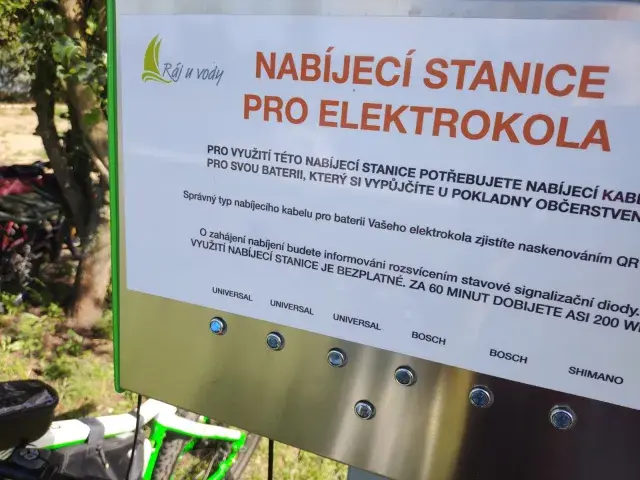 Ráj u vody — nabíjecí stanice elektrokol, Čelákovice (foto 2)
