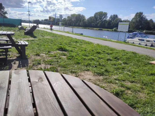 Ráj u vody — nabíjecí stanice elektrokol, Čelákovice (foto 3)