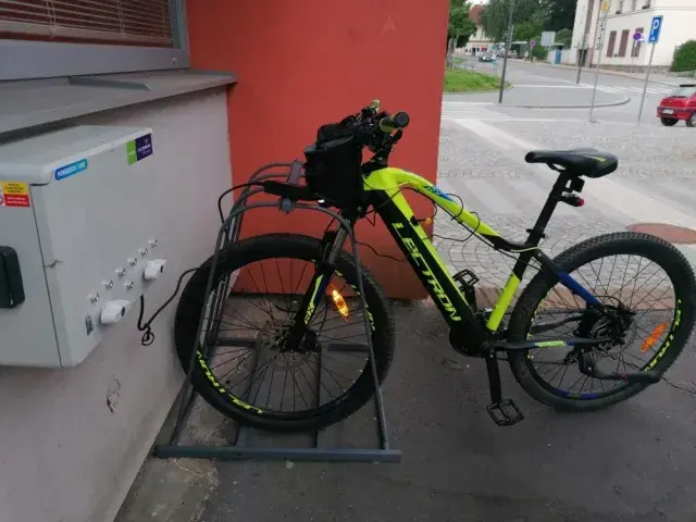 Infocentrum Humpolec — nabíjecí stanice elektrokol, Humpolec (foto 2)