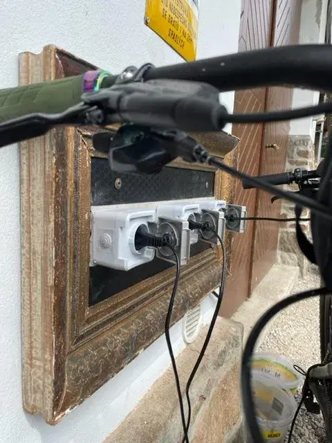 Chata Rovina — nabíjecí stanice elektrokol, Hartmanice (foto 2)