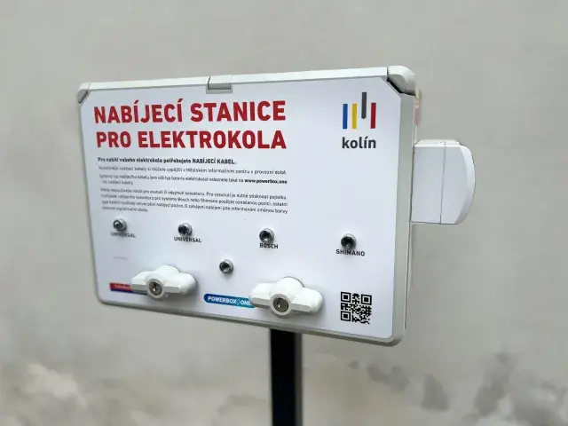 Městské informační centrum — nabíjecí stanice elektrokol, Kolín (foto 2)