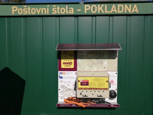 Poštovní štola — nabíjecí stanice elektrokol, Zlaté Hory (foto 2)