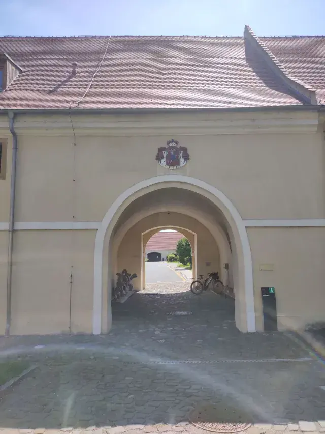 Dobrovické muzeum — nabíjecí stanice elektrokol, Dobrovice (foto 3)