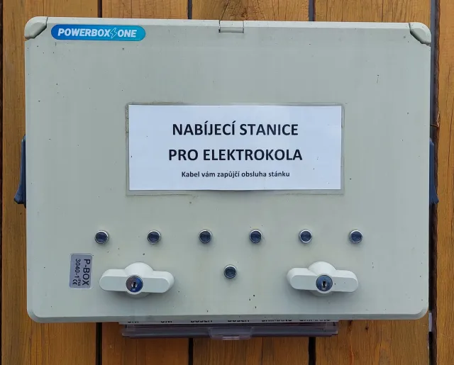 Hrad Svojanov — nabíjecí stanice elektrokol, Svojanov (foto 1)