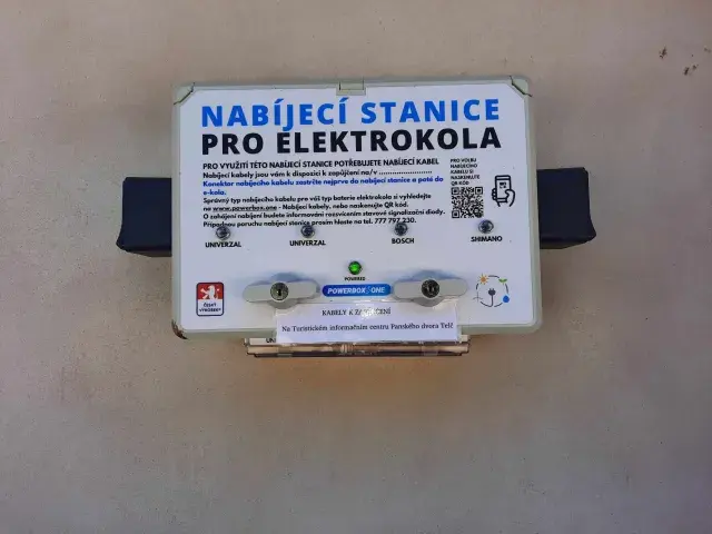 Pánský Dvůr Telč — nabíjecí stanice elektrokol, Telč (foto 1)